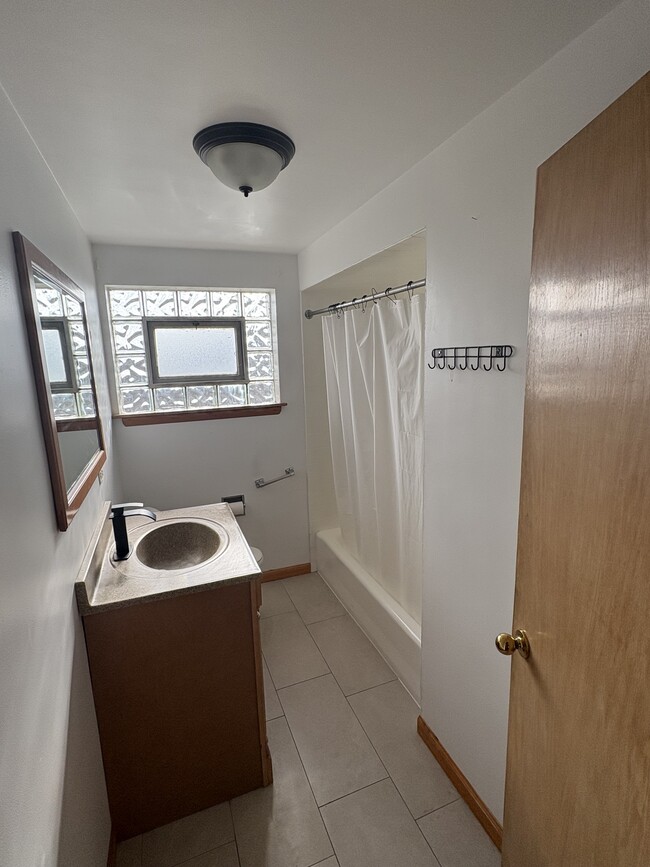 Bathroom - 6055 S Massasoit Ave