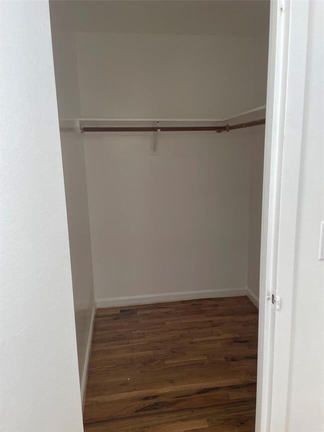 Building Photo - 1833 Phelan Pl