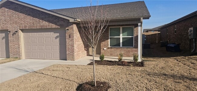 Building Photo - 520 NW 68th Ave