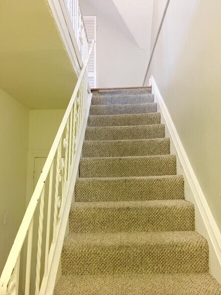 Building Photo - 703 Ivy St