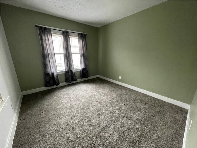 Building Photo - 2406 Peach St