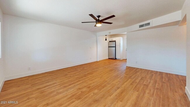 Building Photo - Remodeled 2 bedroom 1 bath! $300 off of Au...