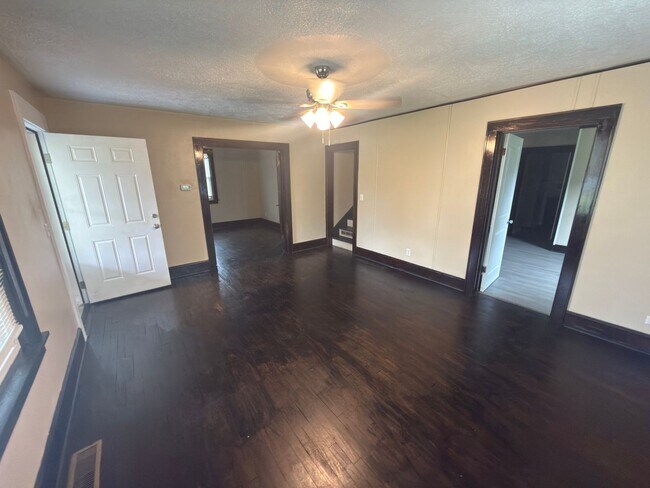 Building Photo - Pulaski, 4BR / 2 BA, available now
