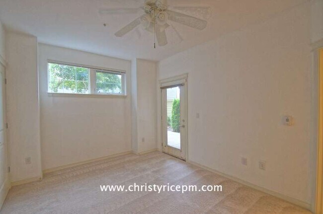 Building Photo - 4315 Issaquah-Pine Lake Rd SE