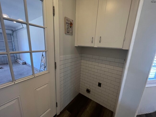 Building Photo - 2 Rene Cir