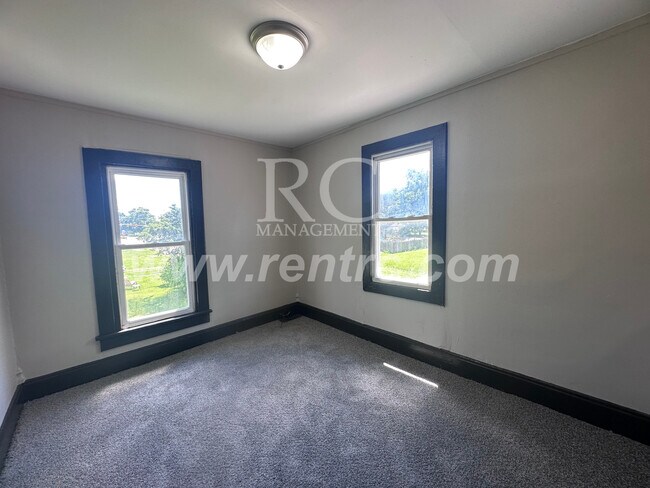 Building Photo - 17 Indiana-