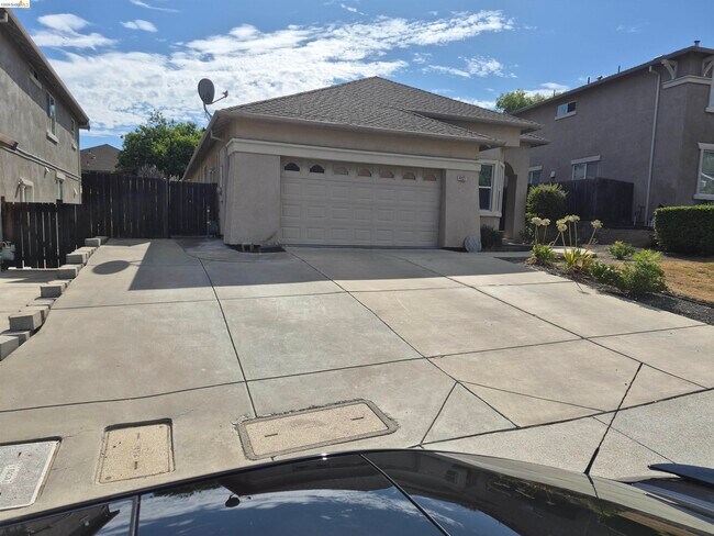 Building Photo - 4127 Cherry Point Ct