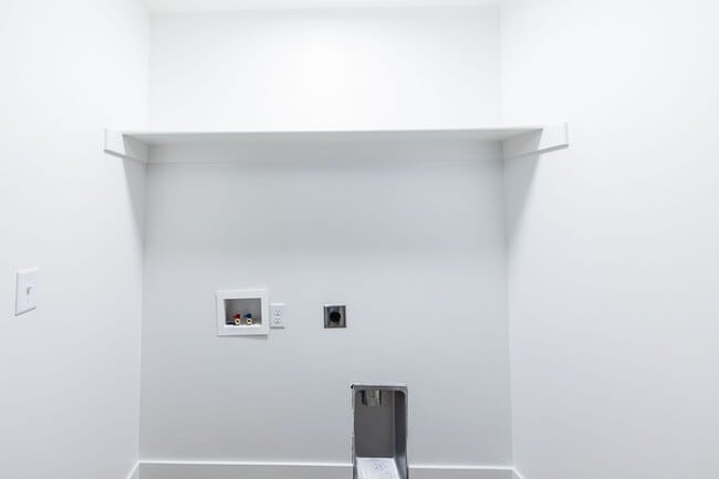 Building Photo - 715 Pine Ridge Ln