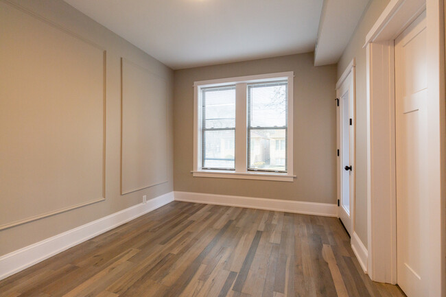Building Photo - 3755 W Addison St