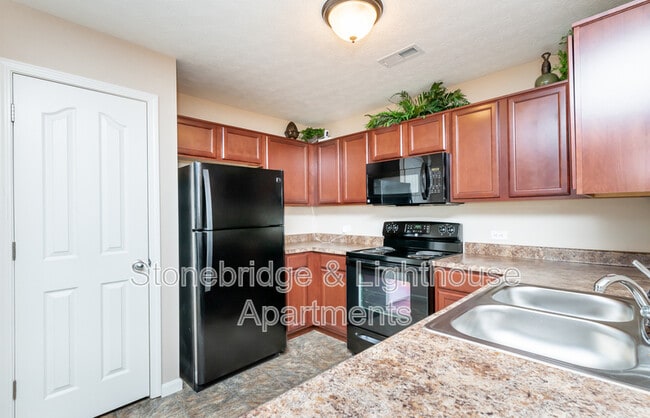 Building Photo - 201 Stonebench Cir