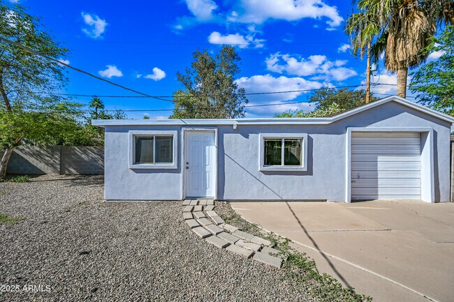 Building Photo - 844 E Windsor Ave