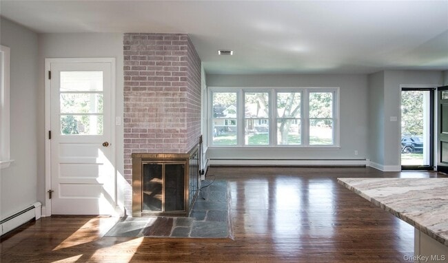 Building Photo - 16 Elmwood Dr
