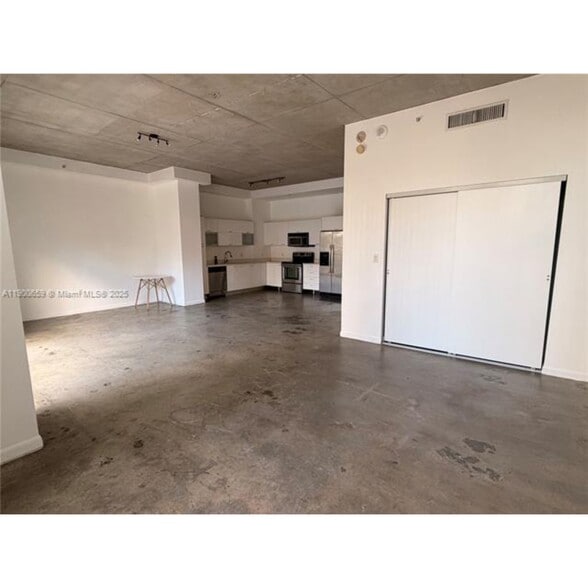 Building Photo - 133 NE 2nd Ave