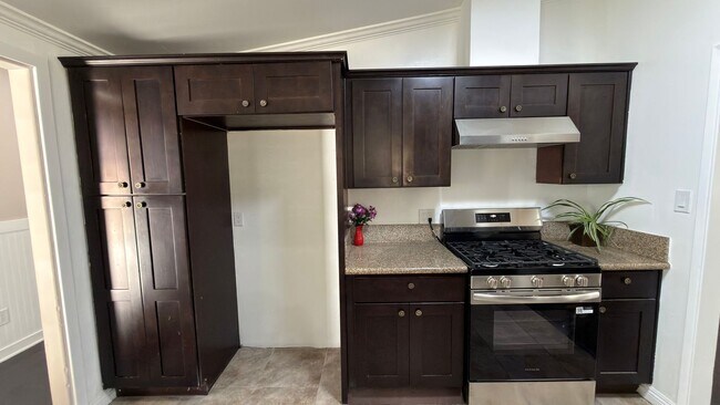 Building Photo - **BEAUTIFUL FOUR BED TWO BATH HOME IN DUARTE **
