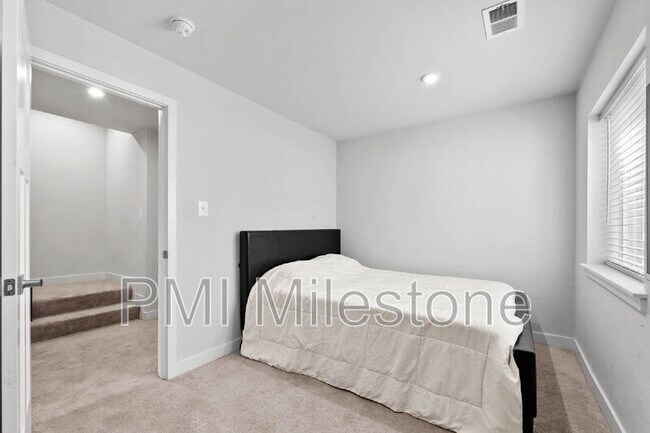 Building Photo - 367 Ontario Dr