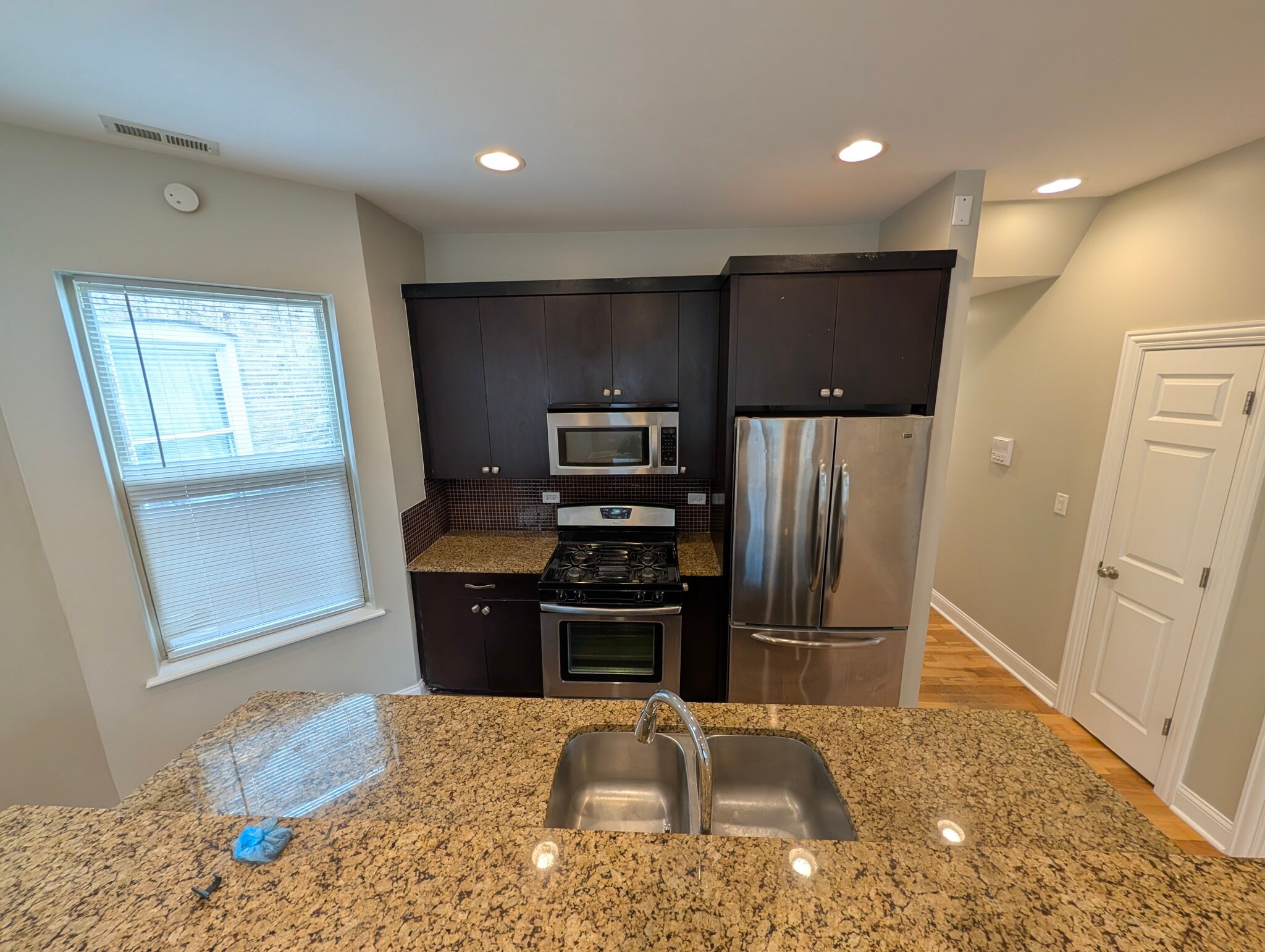 Building Photo - 4742 N Sawyer Ave