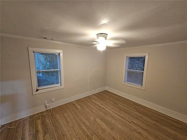 Building Photo - 1129 Graymont Dr SW