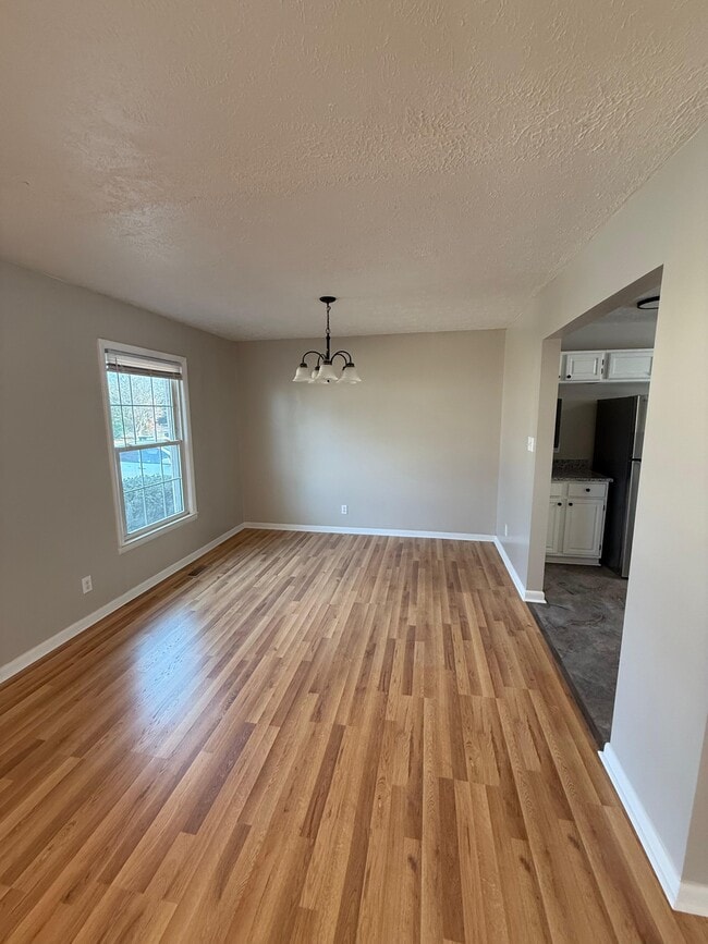 Building Photo - 1039 Kingsley Rd