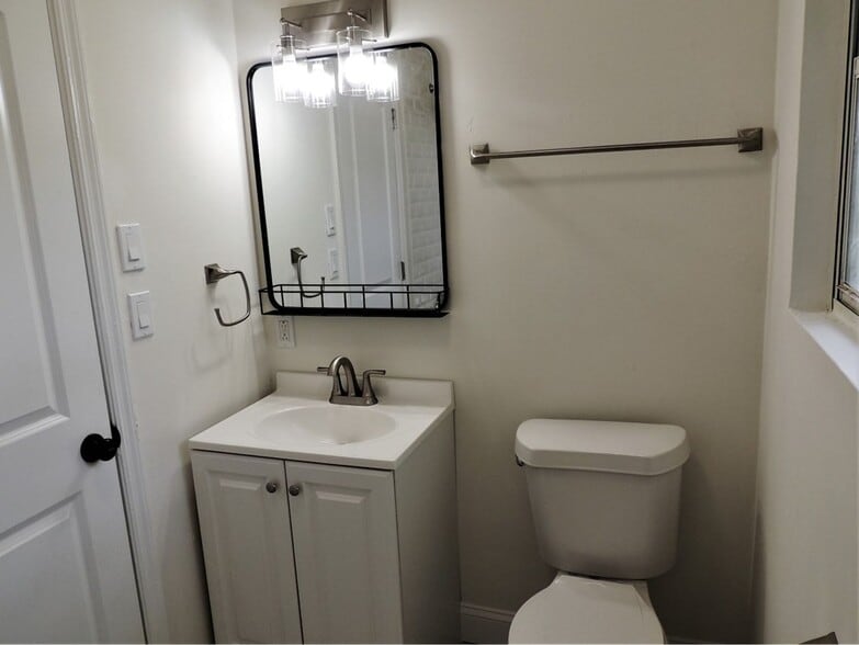 Building Photo - 738 Sylvan