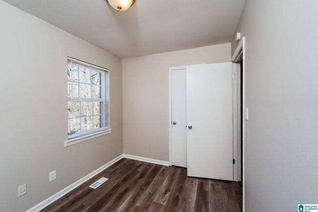 Building Photo - 1405 Highland Dr