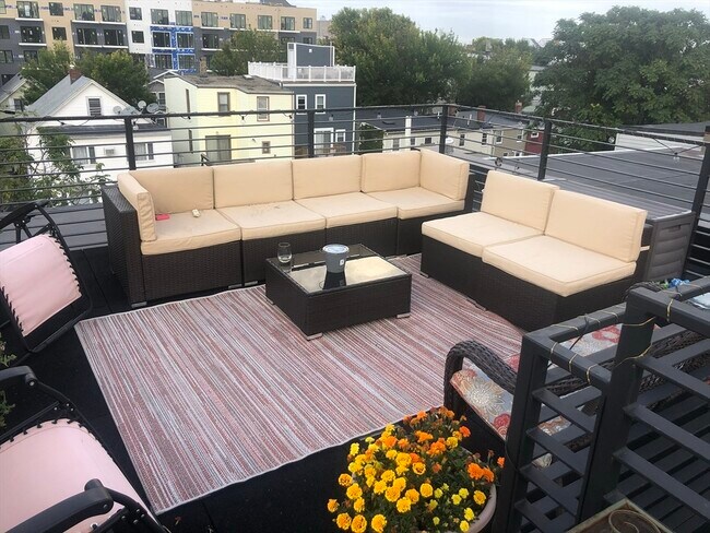 Building Photo - 278 Sumner St