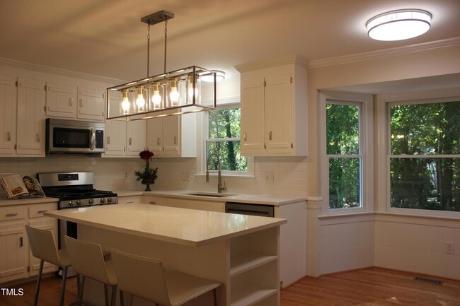 Building Photo - 6321 Gainsborough Dr