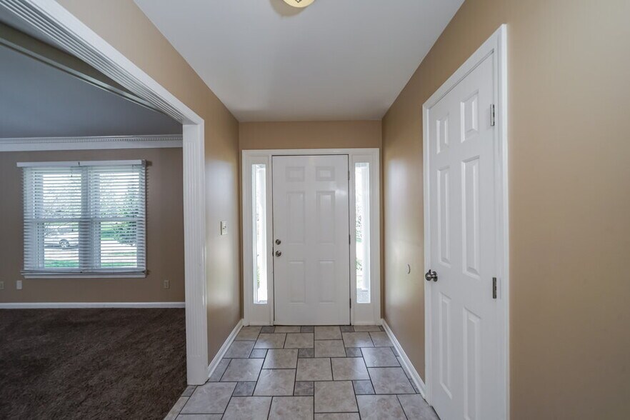 Building Photo - 7017 Field View Ct