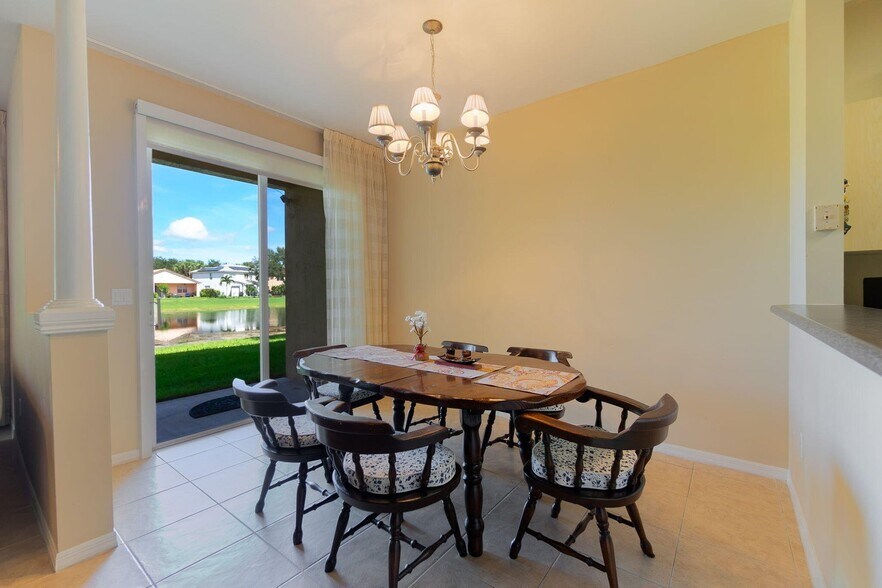 Building Photo - 213 River Bluff Ln