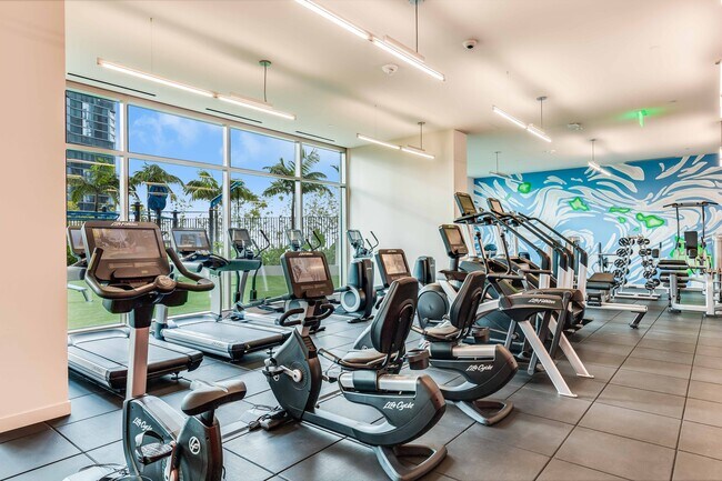 Building Photo - 1001 Queen St