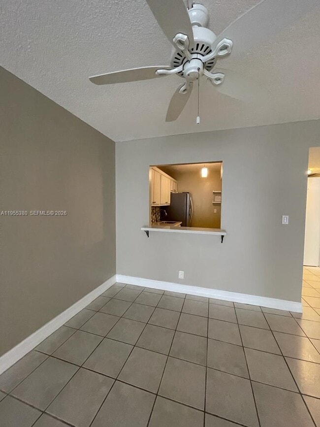 Building Photo - 1000 Parkview Dr