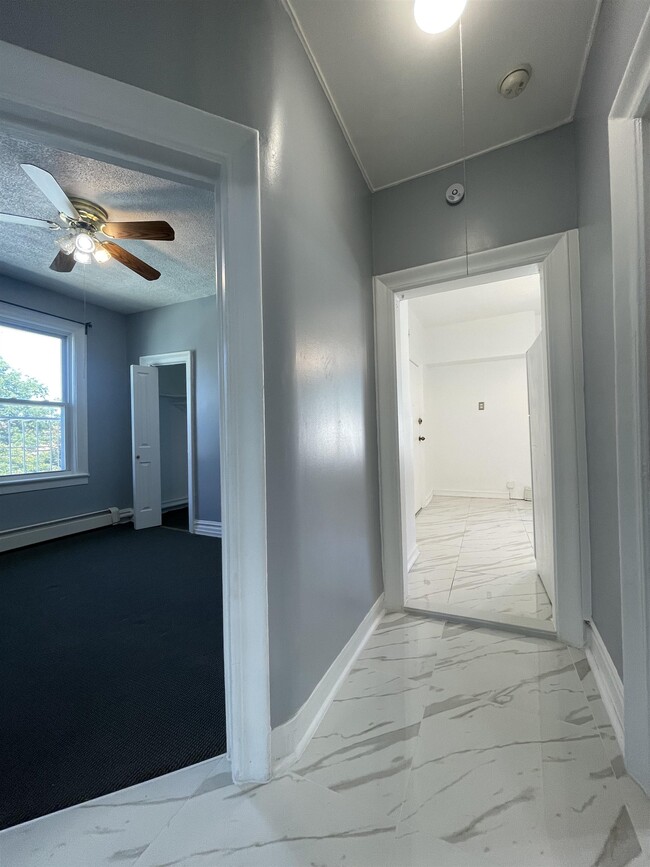 Building Photo - 304 Fulton Ave