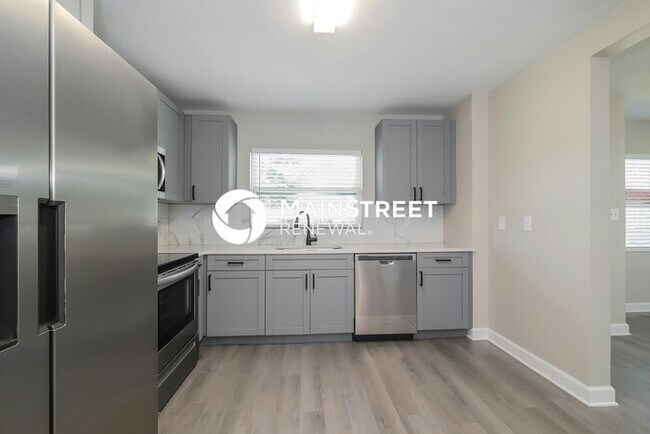 Building Photo - 3 Bedroom Pet-Friendly Home in WINTER HAVEN, FL with Main Street Renewal