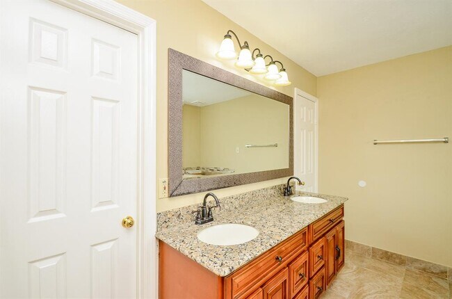 Building Photo - 14023 Wheatbridge Dr