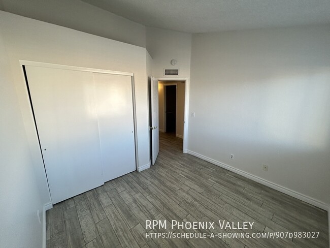 Building Photo - 3/2 Chandler Townhome *NEW* Paint & *NO* C...