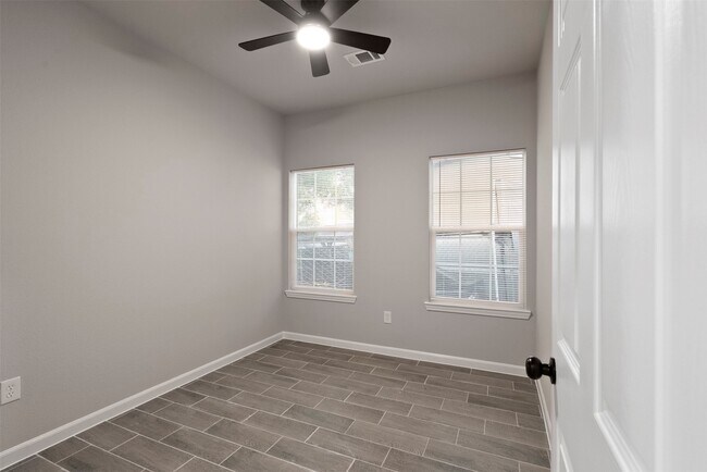 Building Photo - 11763 White Cedar St