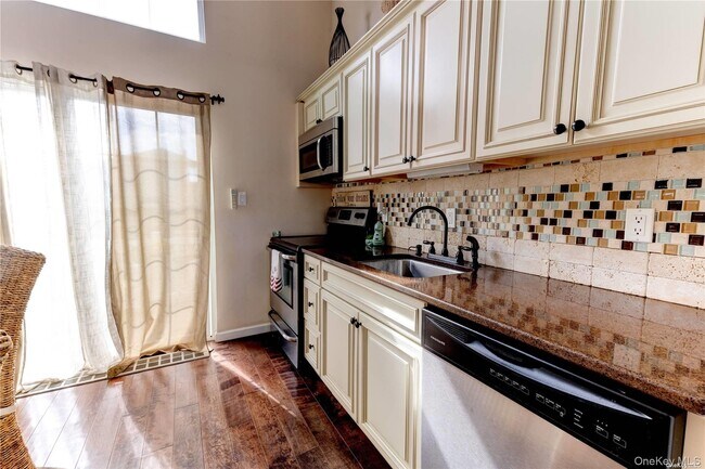 Building Photo - 67 Vermont St