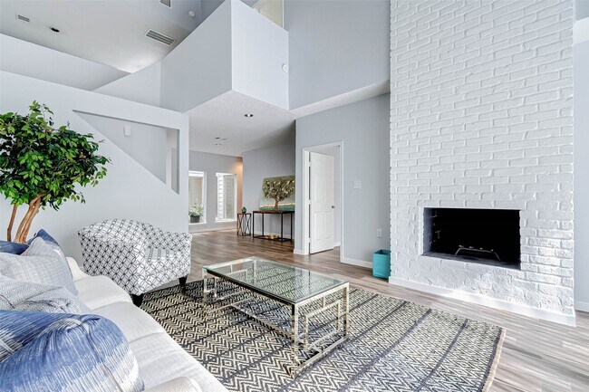 Building Photo - 395 Rancho Bauer Dr