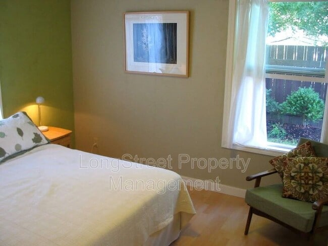 Building Photo - 3140 NW Grant Ave