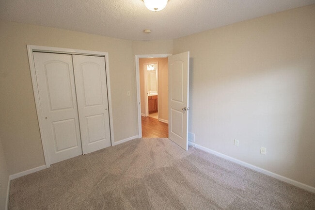 Building Photo - 7002 Madison Creek Dr