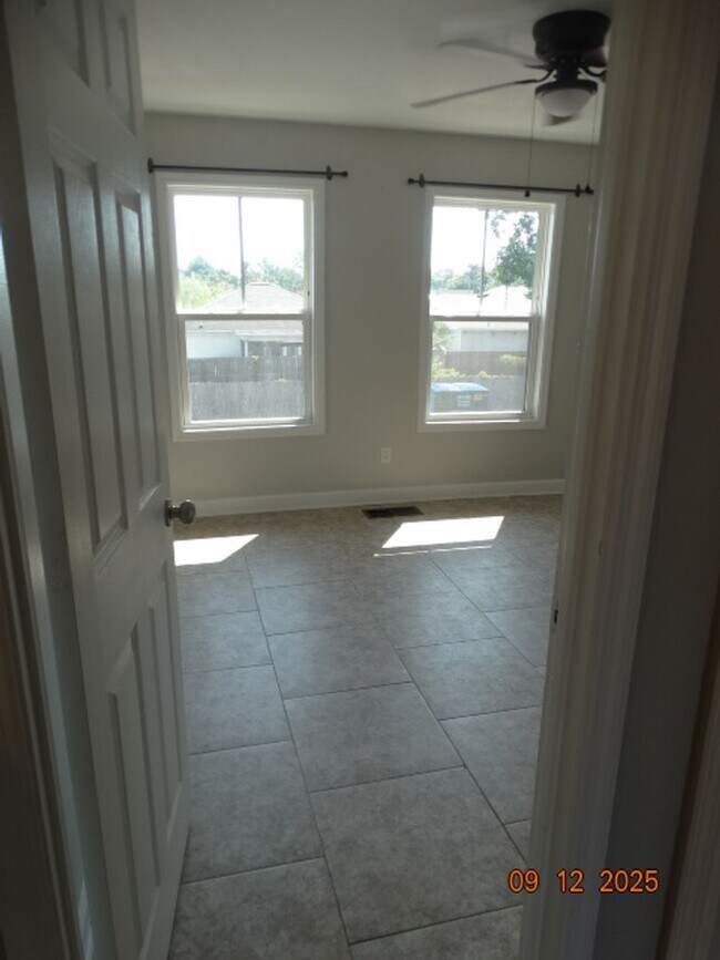 Building Photo - 1325 Greendale Ave