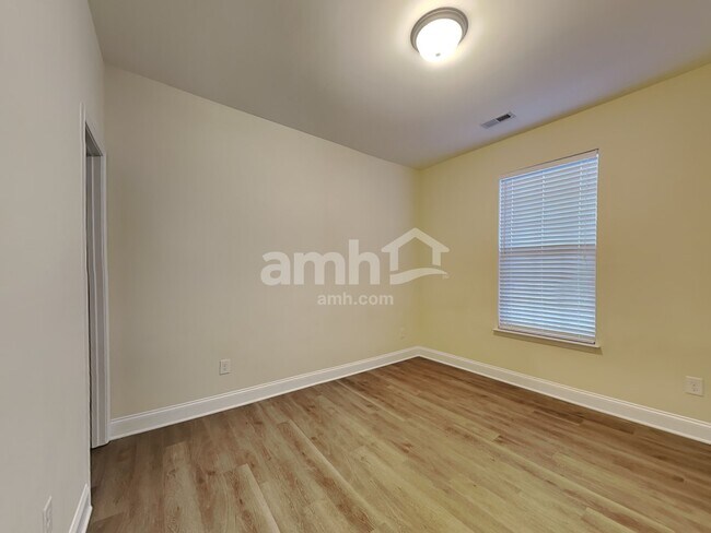 Building Photo - 2217 Magnolia Ct