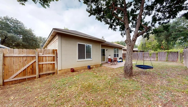 Building Photo - Adorable 1 story 4 bedroom 2 Bath with 2 car garage
