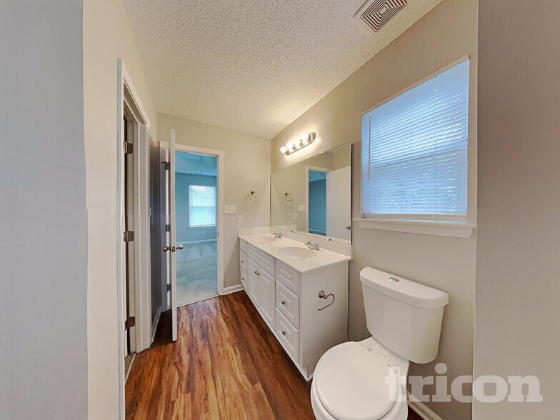 Building Photo - 10419 Battle Ct