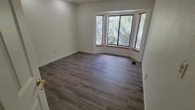 Building Photo - 1617 Zion Way