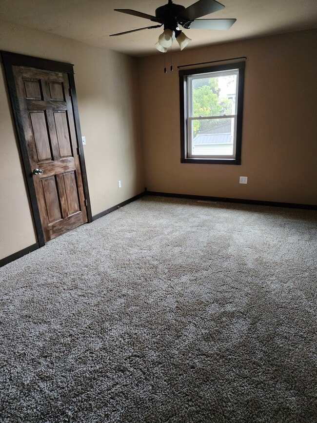 Building Photo - 108 Welch St