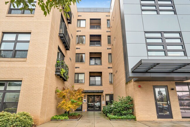 Primary Photo - 1111 Orren St NE