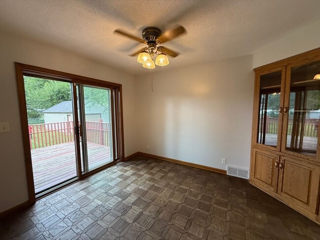 Building Photo - Bloomington 4 Bed 3 Bath SF Home available...