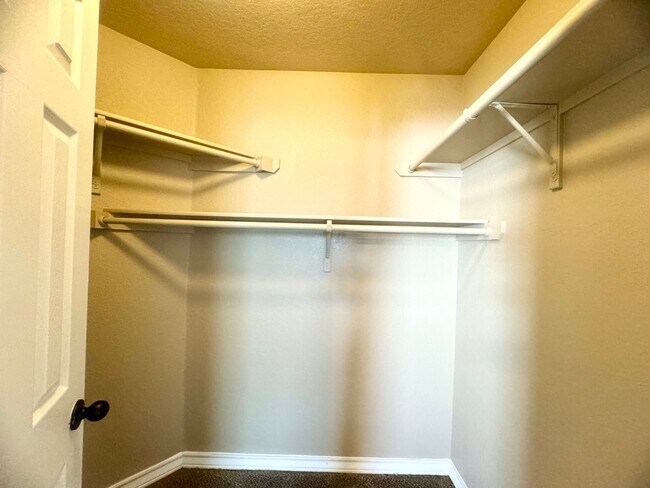 Building Photo - 5103 Flipper Dr