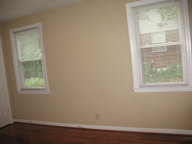 Building Photo - 309 Lauderdale Rd