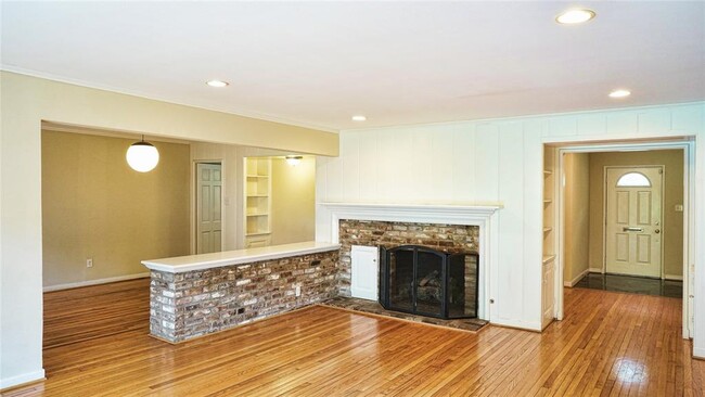 Building Photo - 2047 McClendon St